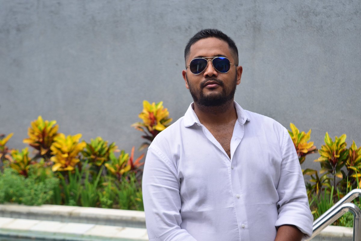 lombok_ventures's tweet photo. The Weekend Outfit 😎😎😎
#blackmenwithgreatstyle
#staycationlombok
#villamanagement
#lombokrealestate
#lombokventures
#resortliving
#sarungmen
#keralastyle
#Indostyle
#OOTD https://t.co/WpC9yat7eo