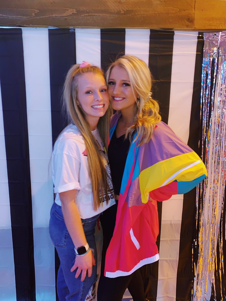 KaleighMckown's tweet photo. happy birthday to the sweetest person ever @ave_jenkinss hope you have the best day, ily lots ave https://t.co/XI0EKr1QN1