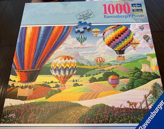 @ravensburgerglobal as a marketer, I can appreciate branding as much as the next, but this cornercap in the bottom right corner of the puzzle image is just bullshit. #puzzle #puzzletime #puzzlebox #puzzlemania #notthegoodkind ift.tt/2StnakW