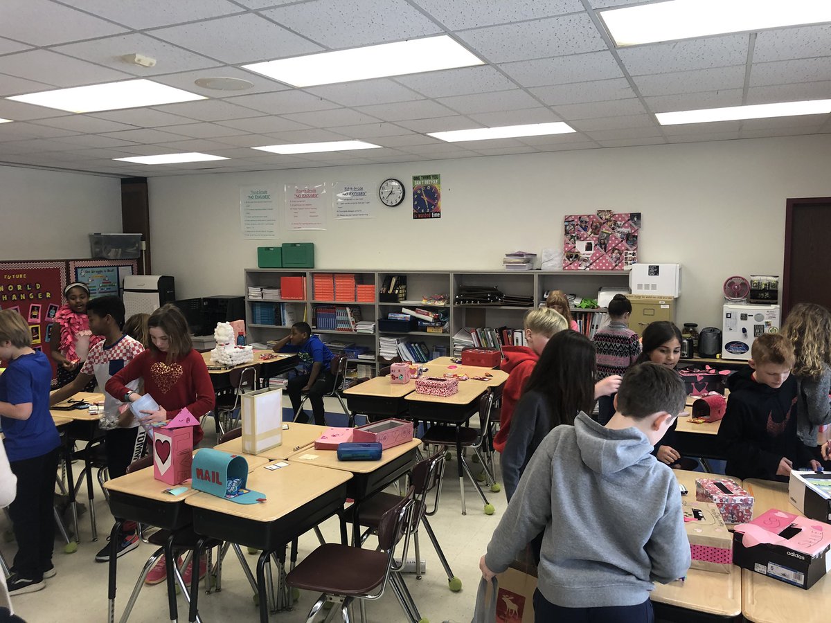 MissWheeler4th's tweet photo. Valentine’s Day fun with my favorite fifth graders! ❤️🥰💙 https://t.co/7ZlZb0OQQ4