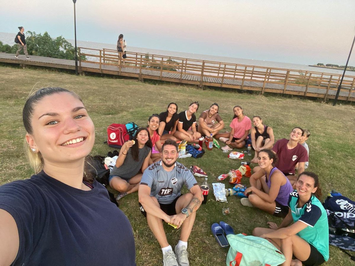 #pretemprada20: amistoso con Juniors y Segunda Damas y los amigos de @handballasturiano (gracias por recibirnos)! Debut de @juanmartindelboca para un gran año calamar! <a href="/caplatense/">Club Atlético Platense</a> @dptodeportivo #vamoscalamar #somosplatense