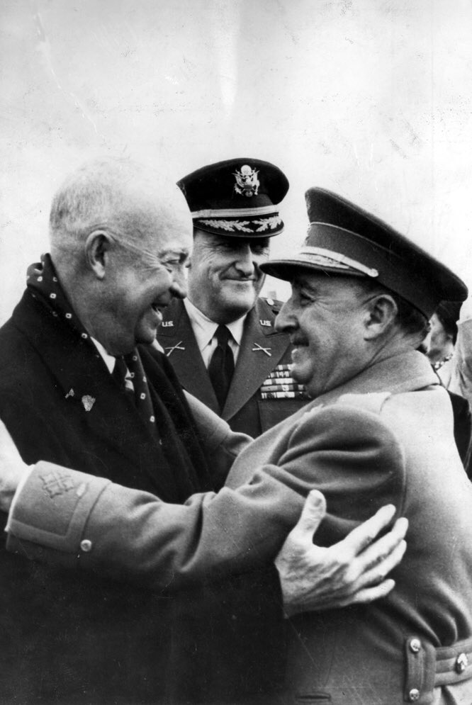 ipeutrera's tweet photo. No se puede engañar a los españoles. A Franco vinieron a visitarle los vencedores del nazismo, porque le reconocían como único vencedor del comunismo. Y el comunismo no se lo perdona. https://t.co/3fomwM0VVT