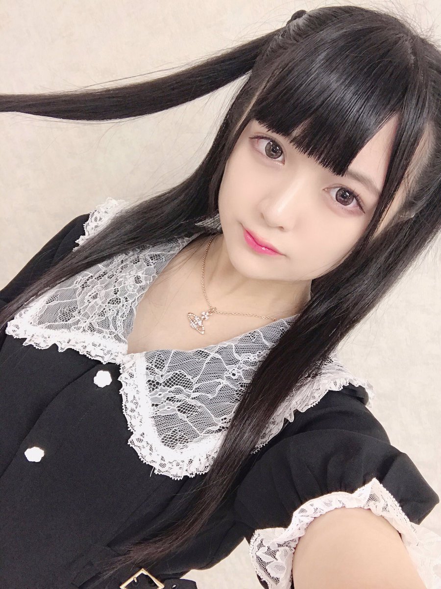 いちご 杏 S おはようございます 今日は 似合う色の日だそうです 杏奈ちゃんといったら 黒かな と思いました 黒の服でもいろいろな種類を持っていて 似合っていて可愛いです やっぱ可愛い子はなんでも似合っちゃいますね 笑 鈴木杏奈
