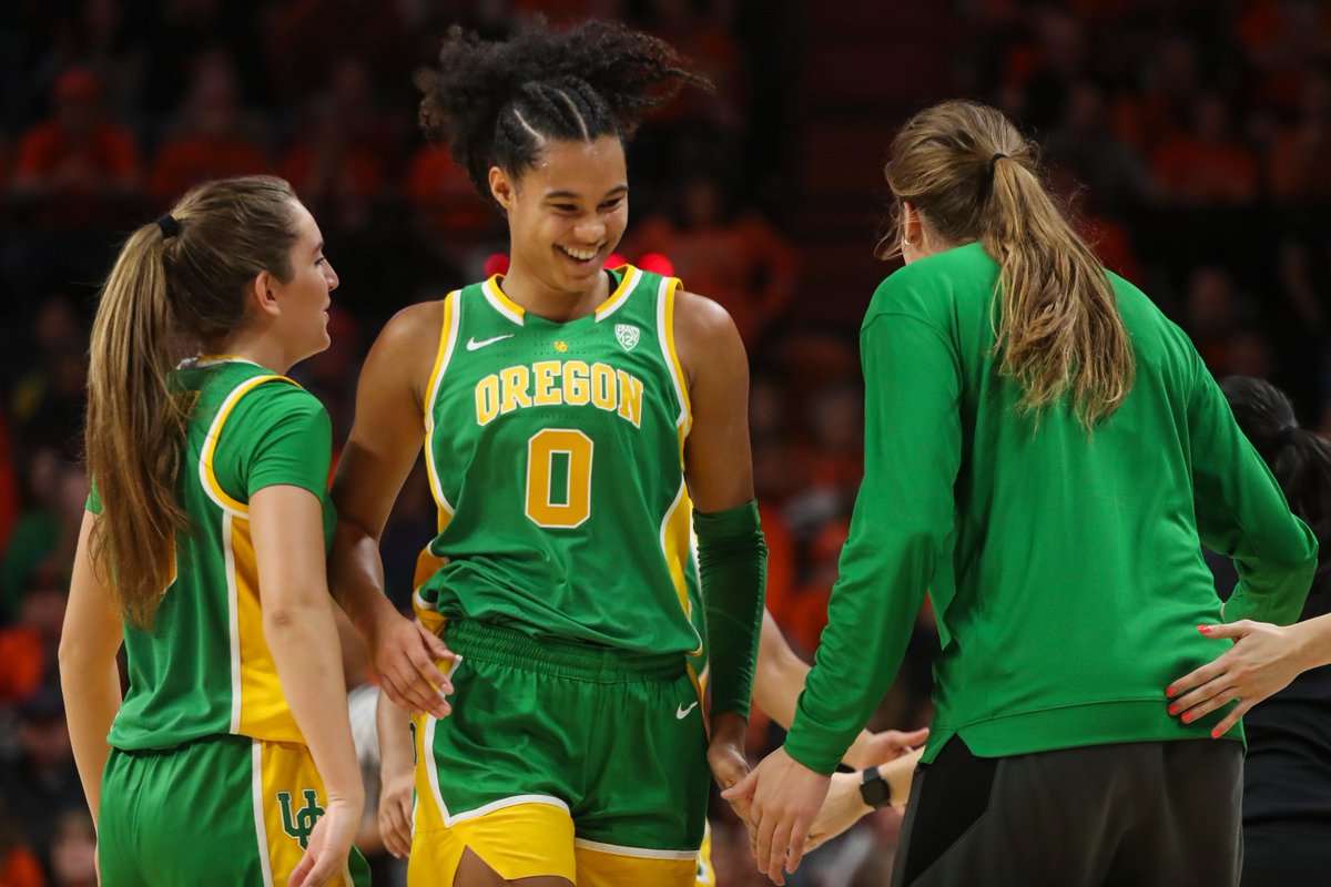 OregonWBB's tweet photo. During their 11-𝒈𝒂𝒎𝒆 𝒘𝒊𝒏 𝒔𝒕𝒓𝒆𝒂𝒌, the Ducks have...

🏀 beaten 8 top-25 teams
🏀 beaten 5 top-10 teams
🏀 outscored opponents by 25.5 PPG
🏀 outscored top-25 teams by 19.5 PPG
🏀 outscored top-10 teams by 17.0 PPG
🏀 gone 6-0 on the road

#GoDucks | @ncaawbb https://t.co/J7IMXSNdIh