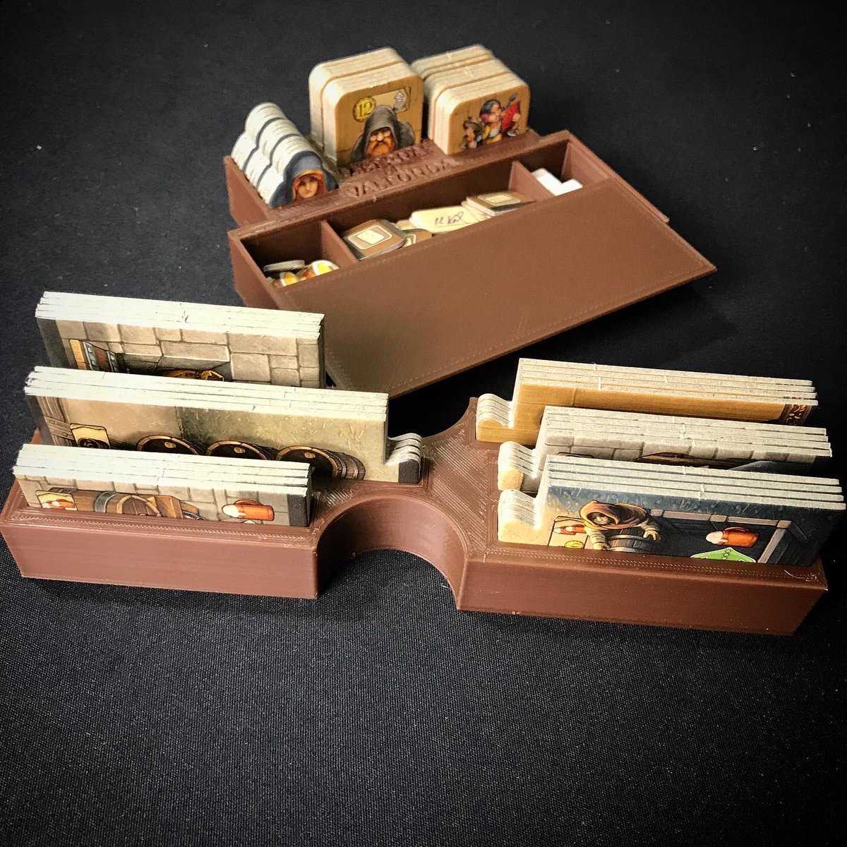 D_a_dos's tweet photo. Muy majo el trabajo de @3Deiros para el #tabernasdevalfonda de @DevirIberia #impresion3d #inserto3d #juegosdemesa #d_a_dos #boardgames #3Dprint #3Dprinting https://t.co/5FUJqZmpRQ