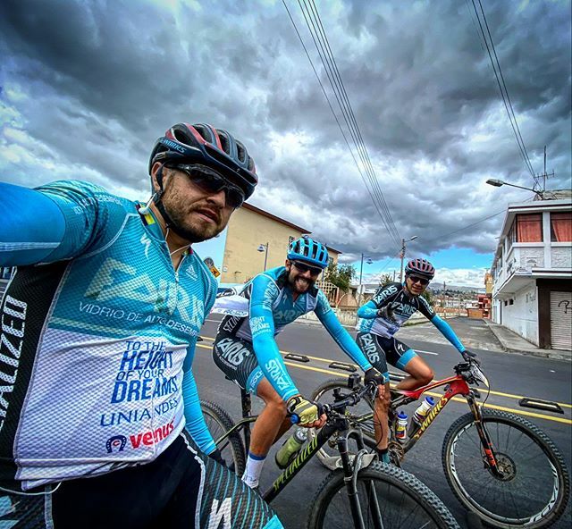 KnoVintimilla's tweet photo. Luego de la Machetisa en @sierraloma entrenamiento de #Titanes con estos capos @jorge.brito.05 y @fausto.molina.165 a 22 días de partir a #Sudafrica para participar en la @capeepic
#TeamFairis #Fairis #totheheightofyourdreamsuniandes #uniandes #specialized https://t.co/vy1XKZfFHi
