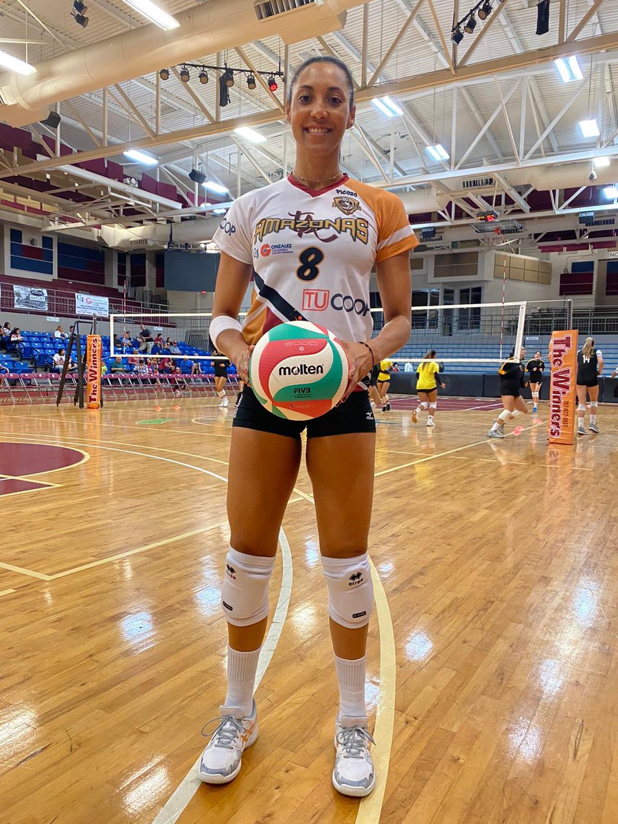 DavidPolancoort's tweet image. - Aury Cruz - Foto q me envia desde la cancha el amigo Melvin Lorenzo, asistente de Xiomara - media hora antes del juego de las Amazonas de Trujillo Alto - en el regreso de Aury al VSF -