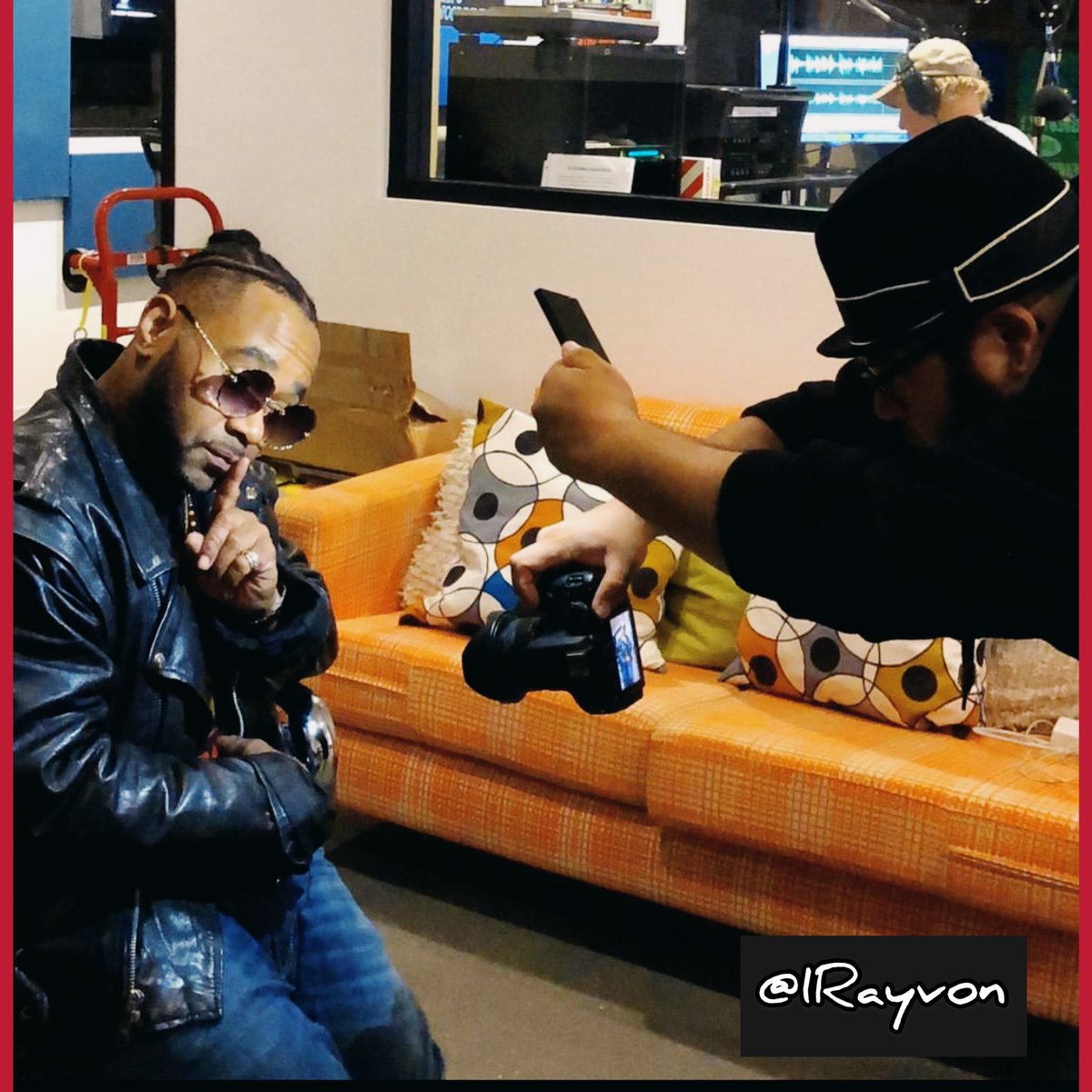 1Rayvon's tweet photo. Interview loud ๐งจ๐งจ big ups @reggaerunningssound #kx935 #california #rayvon #rayvesi #artist #sugarbear #interview #reggae #roots #dancehall #dancehallmusic #getthatcheddarentertainment #promo #irieeyes #up #new #music #radio #air #play #lit #streaming ๐ฅ๐ฅ๐ฅ๐ฅ https://t.co/5ylJVRvOBo