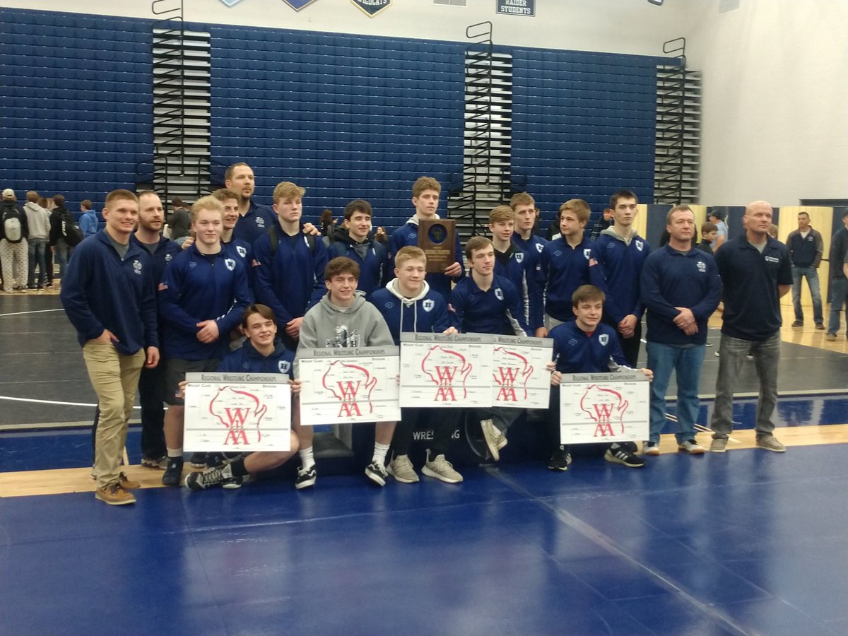 HudHS_Athletics's tweet photo. Congrats to the wrestling team for their Team @wiaawistate Regional Championship, in addition to the five individual 🥇 place winners! The team advances to take on DC Everest team sectional next Tuesday! https://t.co/WT7K6vEnwg https://t.co/dzaryLXmKj