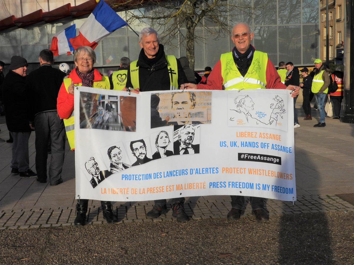 mazoudemetz's tweet photo. #Metz #GiletsJaunes #Acte66 #greve15fevrier 

#Assange
#FreeAssangeNow
#NoKidnapping
#NoRendition https://t.co/8W4iGP6EJl