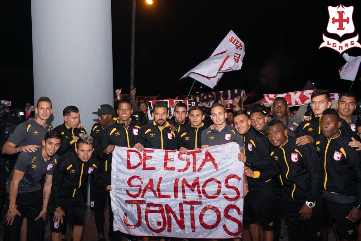 chsanchezo's tweet photo. Que diferentes somos 🤣😂🤣😂 @lgars_Oficial @SantaFe @BogotaDeSantaFe @SangreCardenal https://t.co/JGCPKT0IxA