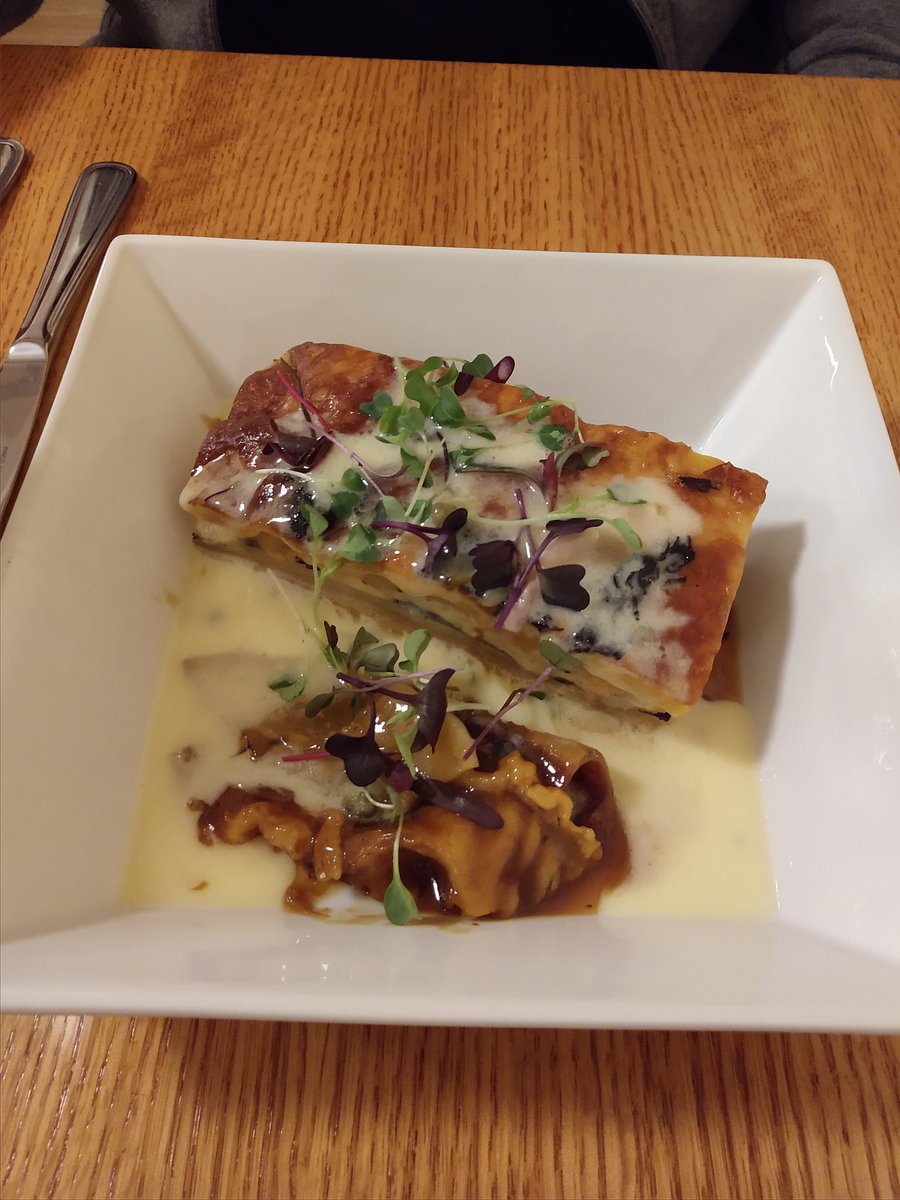 growingwisdom's tweet image. Nice Lasagna @cbgardner79 #schoolhouse1913 #Harpswell #Maine #vegetarian