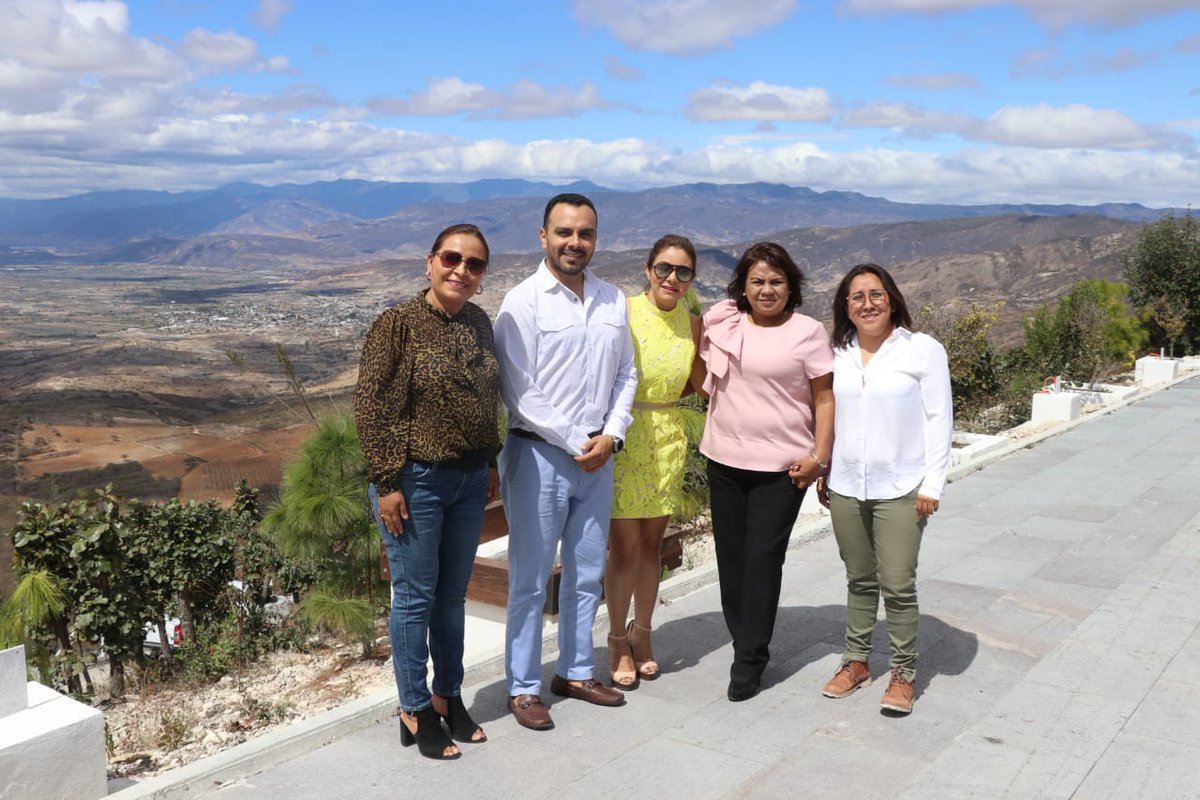 OMEC_Oaxaca's tweet photo. Felicitamos a los directivos de hotel San Antonio, Por su apertura en Santiago Matatlán, Oaxaca.
#mujeres #empresarias #contructoras #OMEC https://t.co/ORyak0l5HJ