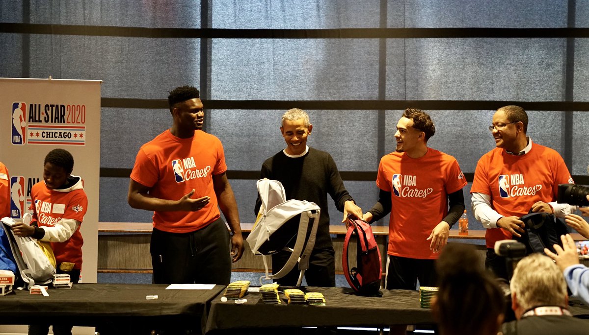CityYearChicago's tweet photo. .@barackobama with students & corps, @zionwilliamson @traeyoung & Obama Foundation VP of Civic Engagement & @cityyearchicago Board member Michael Strautmantis at the NBA All Star Day of Service
#NBACaresAS20 #NBAAllStar2020 #cychi #makebetterhappen #ServeIL #NationalServiceWorks https://t.co/bojKvZQBCN