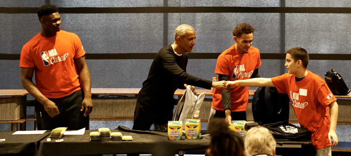 CityYearChicago's tweet photo. .@barackobama with students & corps, @zionwilliamson @traeyoung & Obama Foundation VP of Civic Engagement & @cityyearchicago Board member Michael Strautmantis at the NBA All Star Day of Service
#NBACaresAS20 #NBAAllStar2020 #cychi #makebetterhappen #ServeIL #NationalServiceWorks https://t.co/bojKvZQBCN