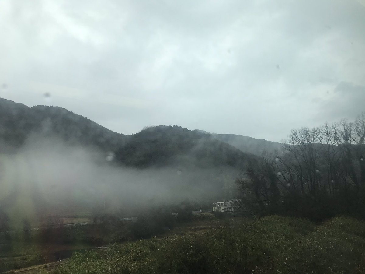 アーバンライナーのおっきな窓からの眺めが好きです♪来月中旬からはひのとりになるのよねー!車窓はどんなになるかな?#近鉄名阪特急ひのとり#撮り鉄さんが沢山いた#慌ててカメラを向けてみた