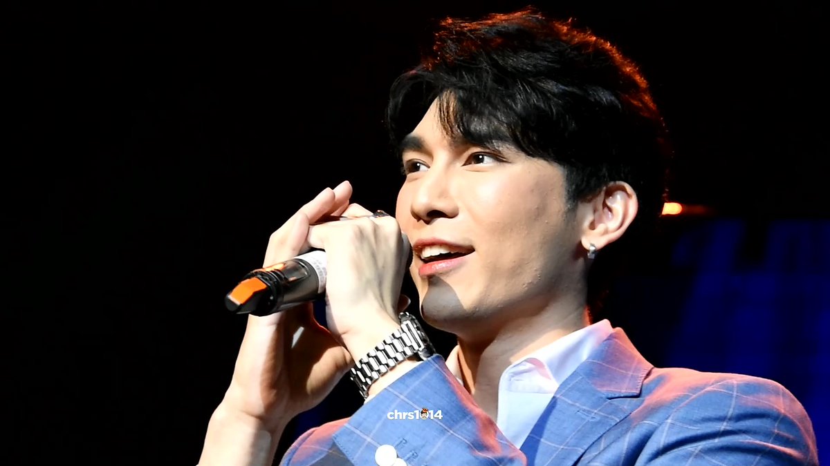 chrs1014's tweet photo. 200215 Mew and I

Playlist 👉🏻 https://t.co/Adei8HEQb6
Photos 👉🏻 https://t.co/HSFsg0E75h

@MSuppasit #MewinMNL2020 #MewSuppasit #mewlions #หวานใจมิวกลัฟ https://t.co/VfX59Vr4pr