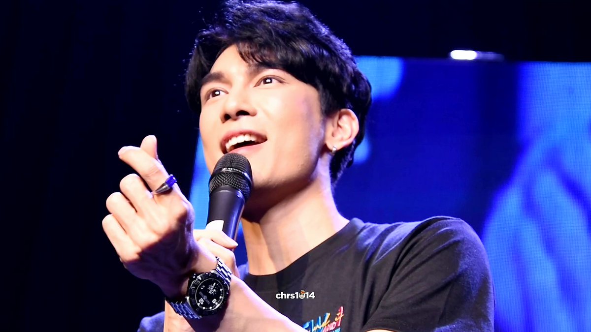 chrs1014's tweet photo. 200215 Mew and I

Playlist 👉🏻 https://t.co/Adei8HEQb6
Photos 👉🏻 https://t.co/HSFsg0E75h

@MSuppasit #MewinMNL2020 #MewSuppasit #mewlions #หวานใจมิวกลัฟ https://t.co/VfX59Vr4pr