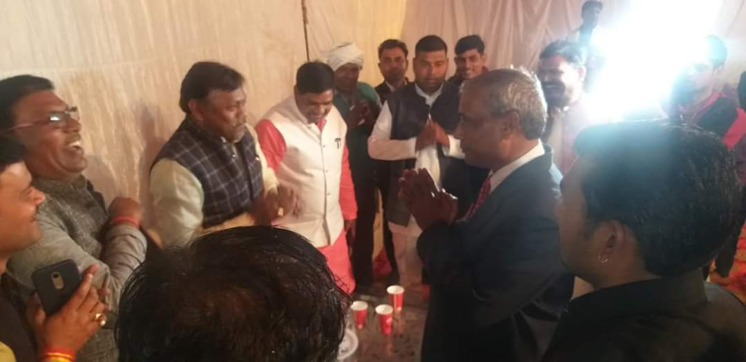 MlaDevid's tweet photo. आज दिनांक 15 फरवरी 2020 को दिबियापुर में माननीय राज्यमंत्री श्री लाखन सिंह राजपूत जी के पुत्र के वैवाहिक कार्यक्रम में रहना हुआ https://t.co/DnB0dYfN08