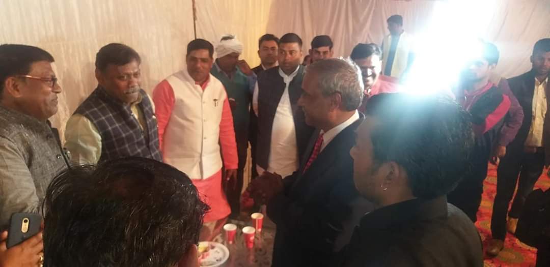 MlaDevid's tweet photo. आज दिनांक 15 फरवरी 2020 को दिबियापुर में माननीय राज्यमंत्री श्री लाखन सिंह राजपूत जी के पुत्र के वैवाहिक कार्यक्रम में रहना हुआ https://t.co/DnB0dYfN08