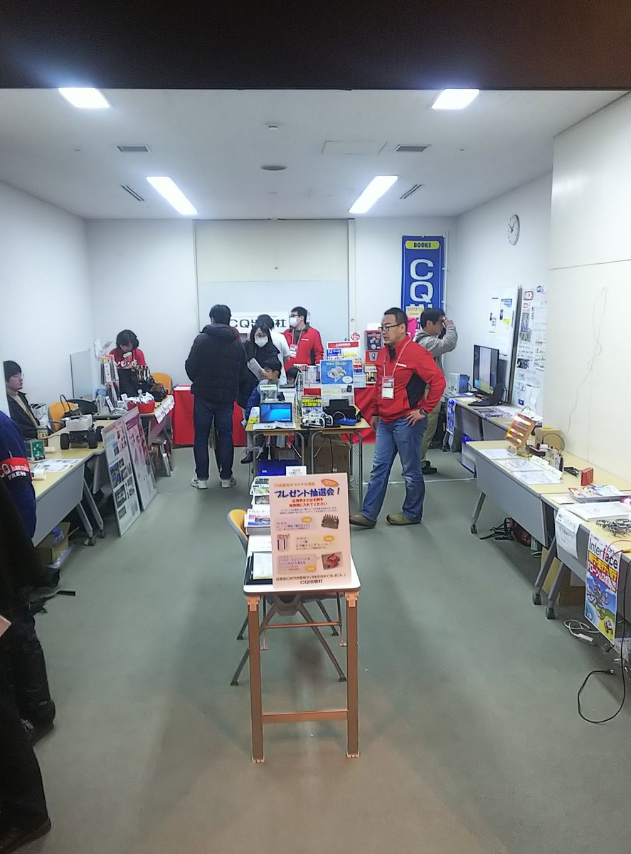 toragiJr's tweet photo. Tsukuba Mini Maker Faire 2020 トラ技ジュニアミニエレキ万博inつくばの2日目が始まりました。お天気には恵まれていませんが、会場のつくばカピオにぜひお越しください。 https://t.co/pQwRyJdL9i