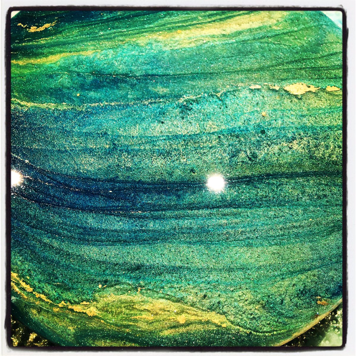 AnnaBlumenkind's tweet photo. #oceancolours in #resin ... in Love with the #colours and the golden touch! #epoxyart #Hannover #hannoverart #resiblast https://t.co/QoJvN9HDpb