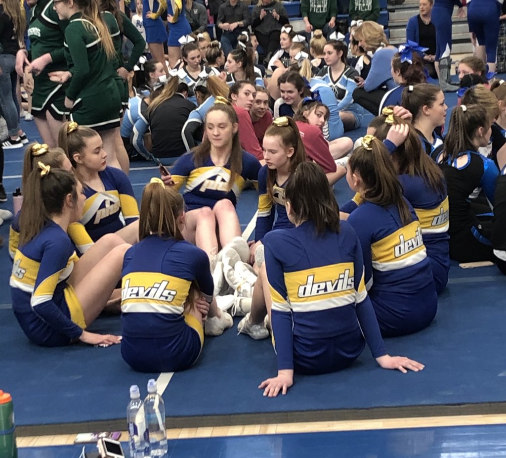 jdebonis12's tweet photo. Runner Up in Division 2. Congratulations Lady Devils!! @PoultneyCheer #poultneypride https://t.co/MtyFAKj6RJ