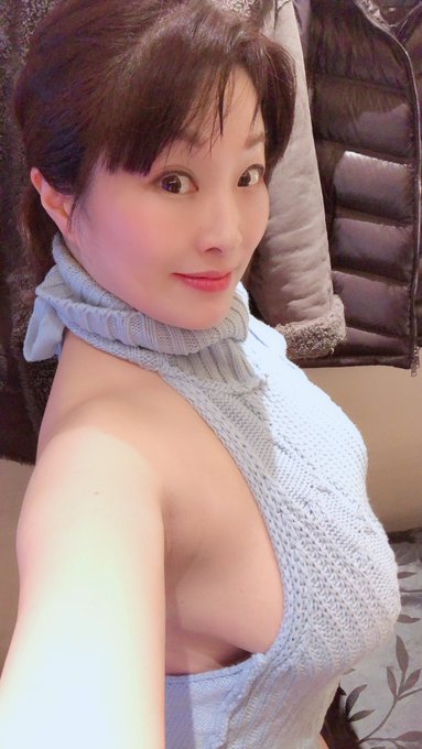 雨降り〜  久しぶりの雨ですね。 休日なのにあいにくですが、 ステキな休日を！  昨日、お客様に着せてもらったの♪ https://t.co/kOqrcg0oor