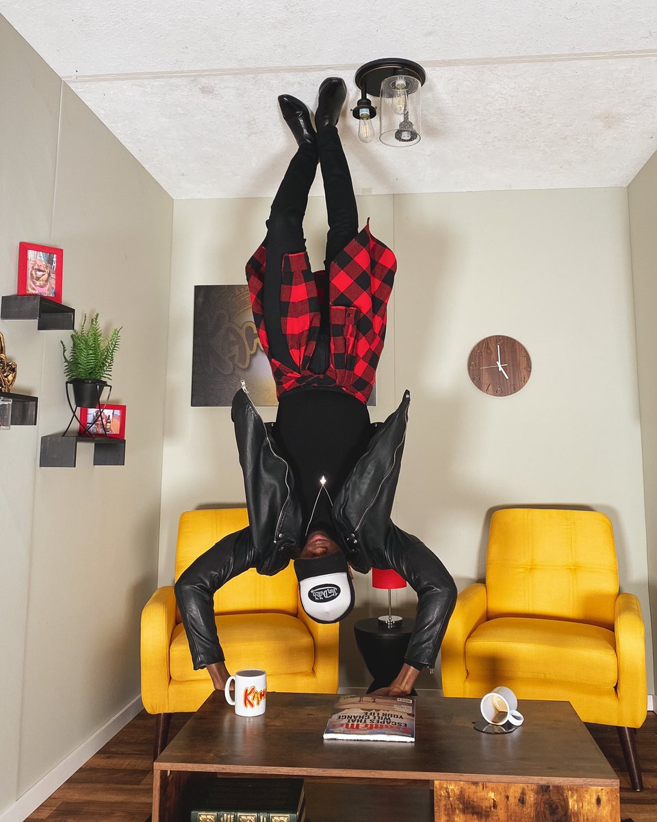 I obviously had one too many Kahlúa cocktails last night to end up upside down 😂. <a href="/FlannelFormal/">Flannel Formal</a> definitely knows how to throw a fun party! I have a newfound love for coffer liqueur now thanks to <a href="/Kahlua/">Kahlúa</a> 🙌🏾!
#ad #flannelformal #kahluapartner
