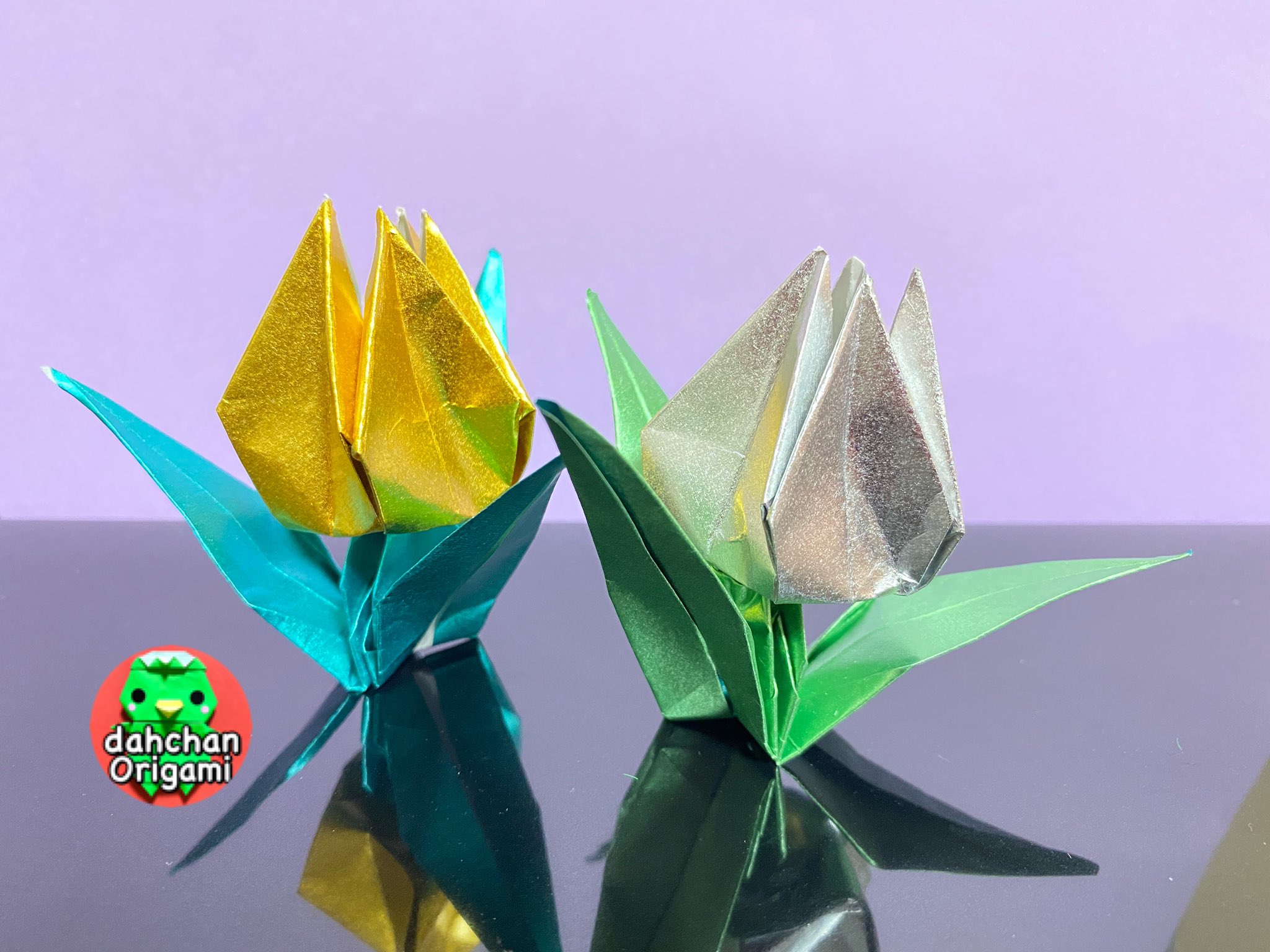 だ ちゃん Dahchan 創作折り紙作家どす あなたが落としたのは金のチューリップですかー それとも銀のー もうええっちゅーねん 金と銀でもチューリップ折ってみた ハイピカ使用 葉っぱは ショウワグリム さんのマットメタリックです 折り紙