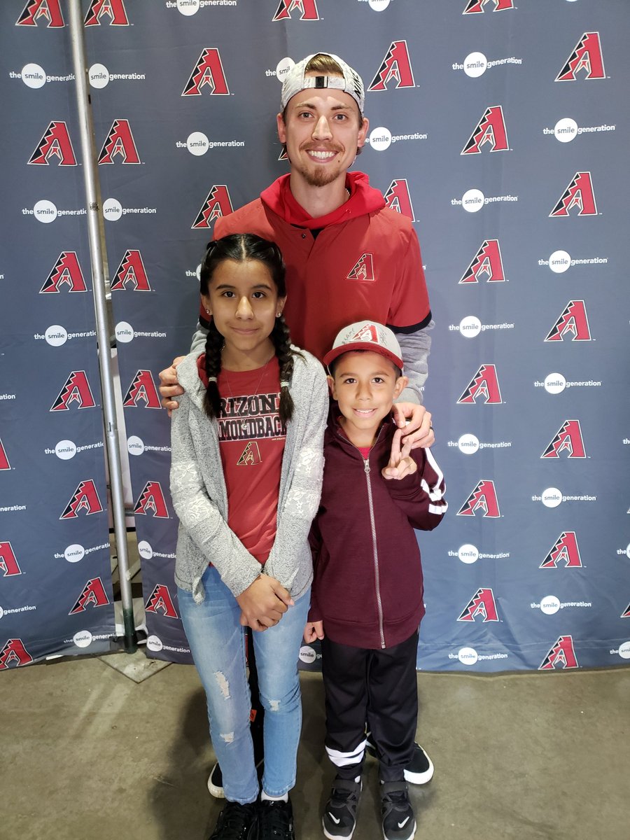 Josiie123's tweet photo. @Dbacks My kiddos and @DreamWeava7. 😎👌#dbacksfanfest #FanFest https://t.co/RjfL3QFhQ4