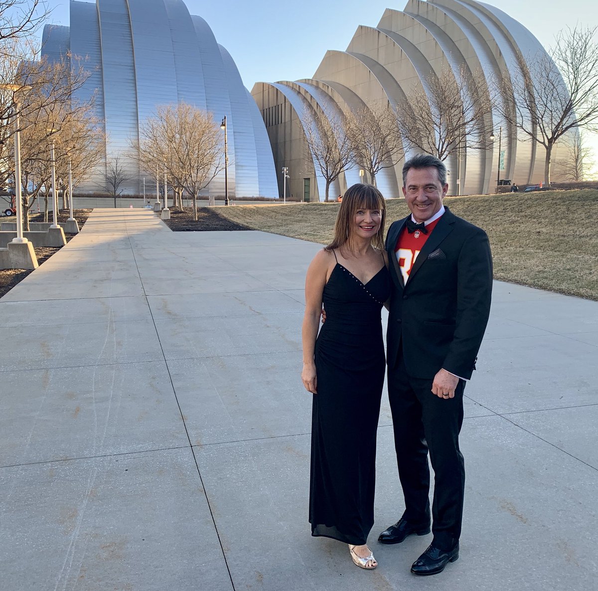 ssjackman's tweet photo. #redhotnight date night with my finest https://t.co/G8wW0GOAsq