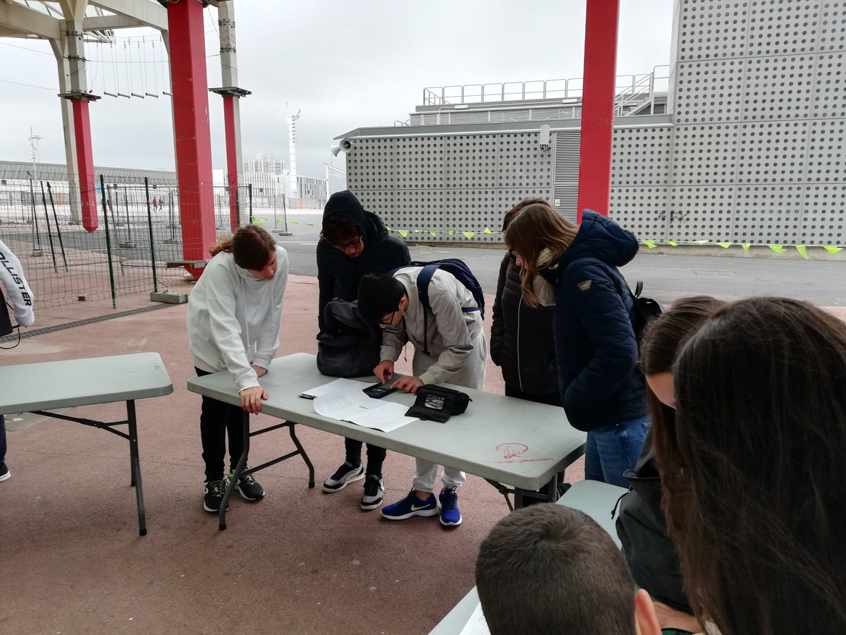 inssapalomera's tweet photo. Aquest 14 de febrer els i les estudiants de Ciències de 4t d’ESO i 1r de Batxillerat han pogut experimentar amb diverses activitats STEAM.
La jornada ha estat organitzada per l’Escola d’Enginyeria de Barcelona de la UPC i Ciència 360. #VisionsSteam https://t.co/nxdPoUxLye