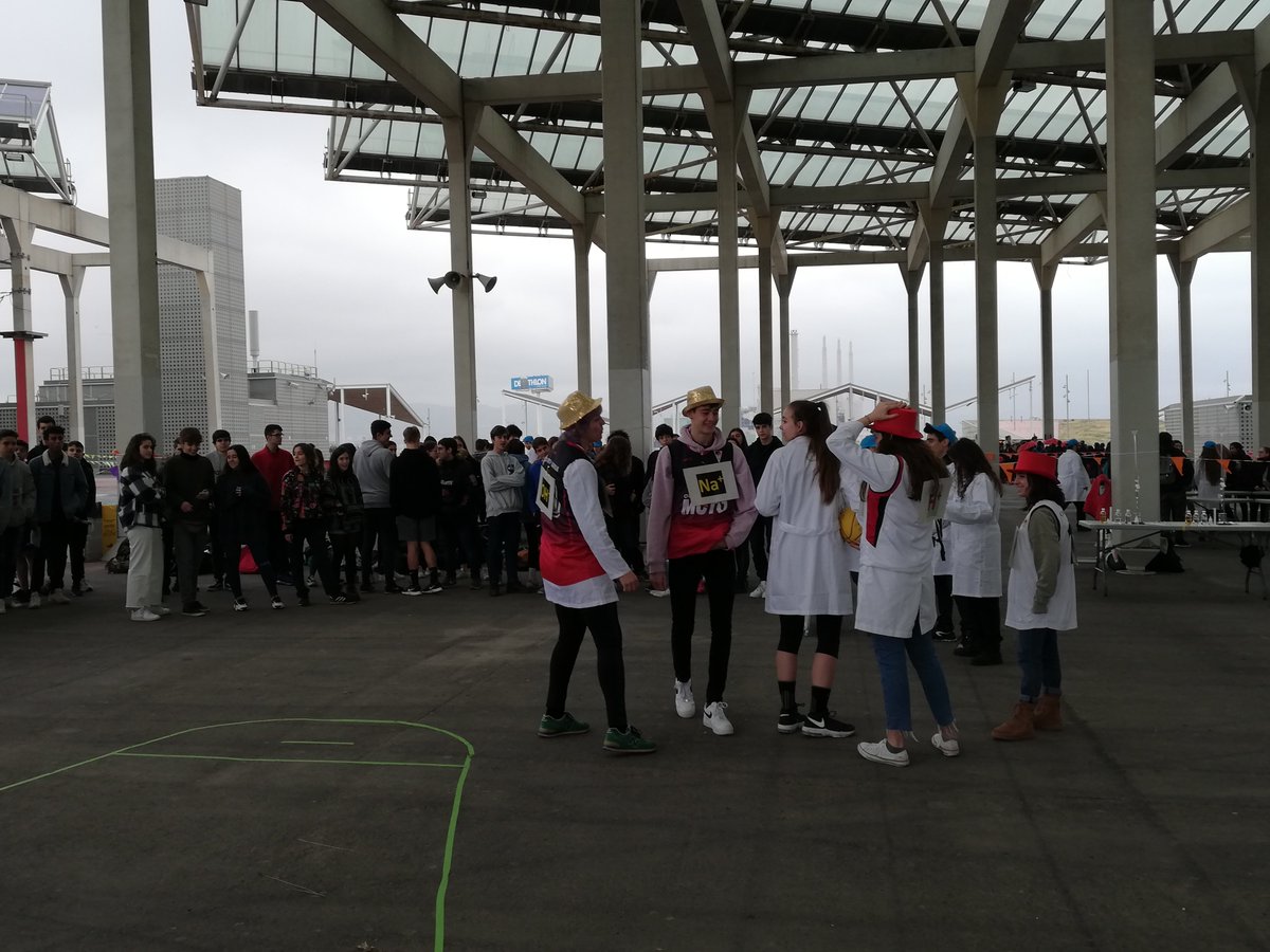 inssapalomera's tweet photo. Aquest 14 de febrer els i les estudiants de Ciències de 4t d’ESO i 1r de Batxillerat han pogut experimentar amb diverses activitats STEAM.
La jornada ha estat organitzada per l’Escola d’Enginyeria de Barcelona de la UPC i Ciència 360. #VisionsSteam https://t.co/nxdPoUxLye