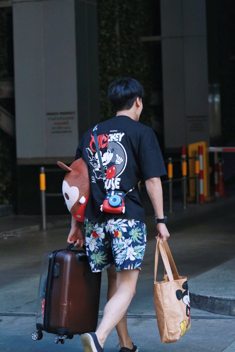 AWWW WE MUST CALLED THIS MAN AS MICKEY TAYYYY LOOKS SO CUTEE!!! HE’S REALLY PREPARING HIS SELF FOR  #gmmtvouting2020  #Tawan_V