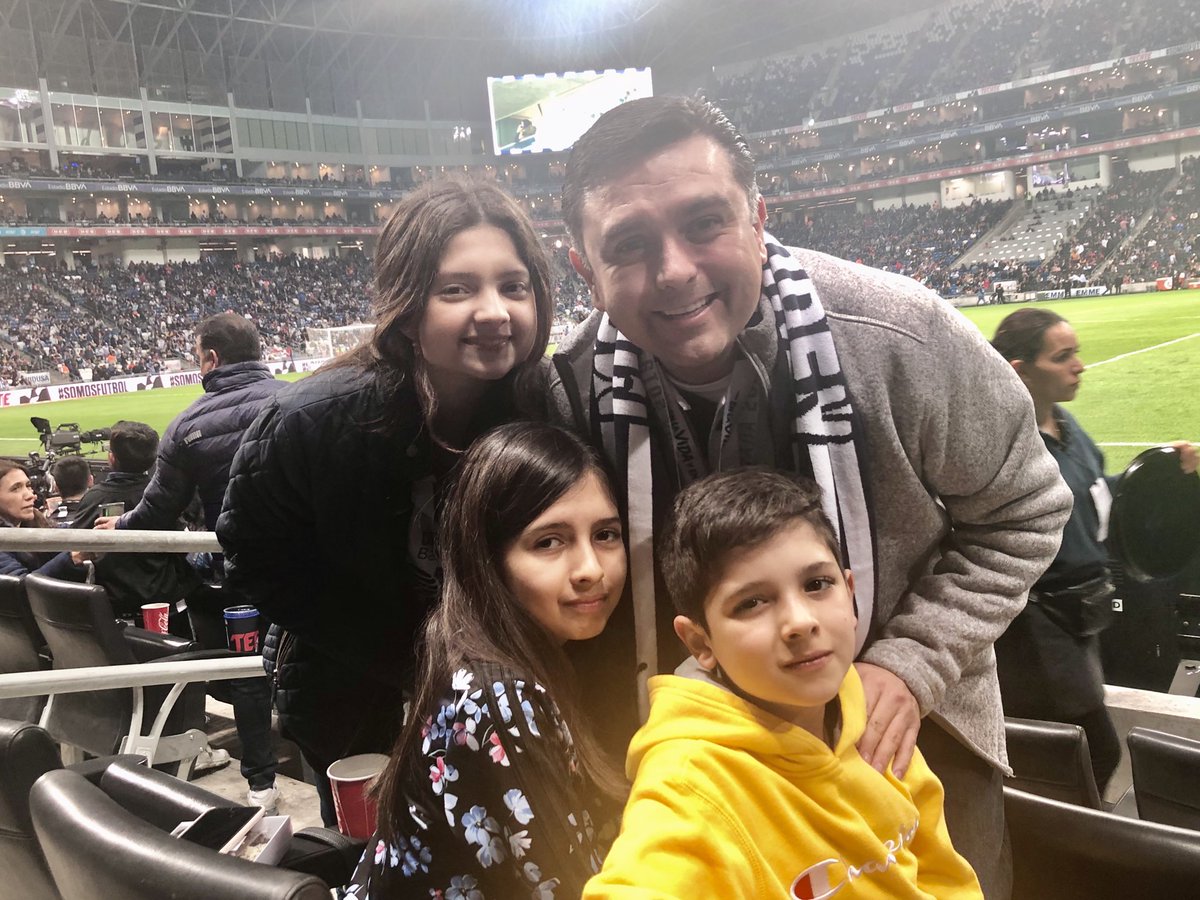 Samuel_Pena_G's tweet photo. #RAYADOSVIP #clubseats Apoyando en familia a Rayados @Rayados https://t.co/qEnc5L7I0G