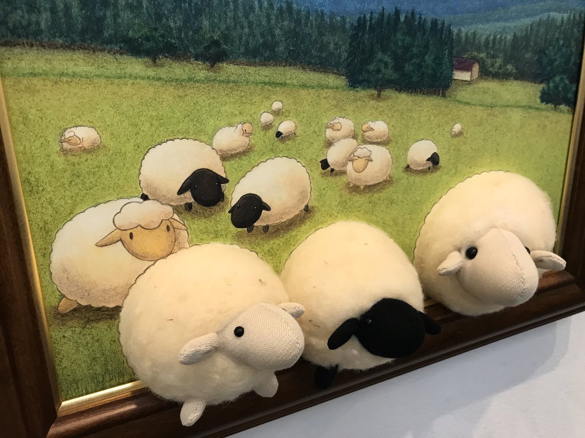 未草 ひつじが飛び出す 思わず触りたくなるようなひつじ作品をぜひ生でご覧ください お待ちしております 私の作品は2回のスロープを下がったところです よろしくお願いします 今日は白地に花柄のワンピースを着てます 日本の美術 上野の森美術館