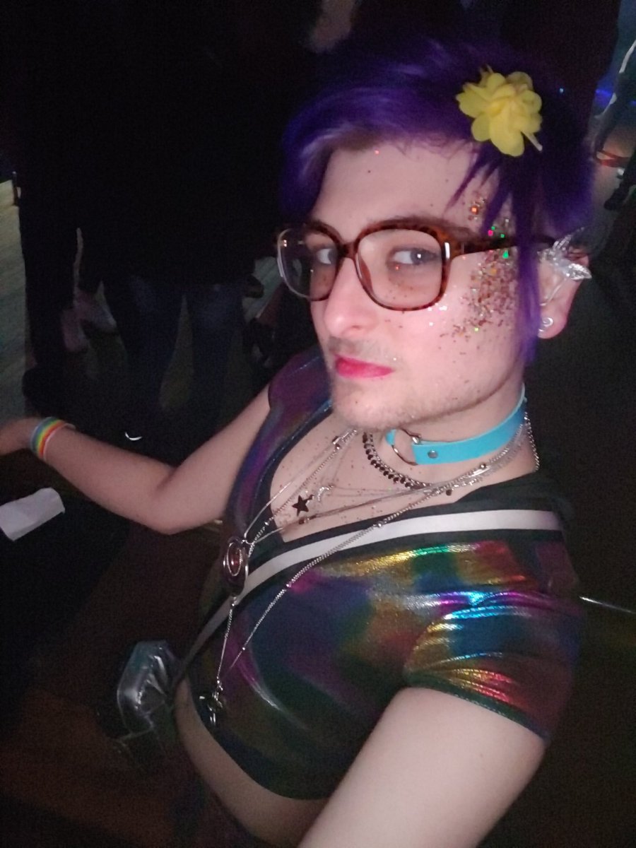 ScaredFly's tweet photo. #androgonyninja #fashionoutlaw #genderspice #livelifeproud #lgbtof2020 #transmascartists #flowerpower https://t.co/2SOCor7wqw