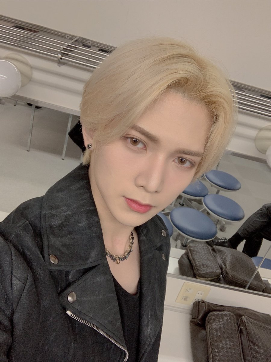ATEEZofficial's tweet photo. [#여상] 에이티니 뭐해요?? 어제 에이티니 생각하면서 찍은 사진!
#ATEEZ #에이티즈 https://t.co/D39lE3V7Wp