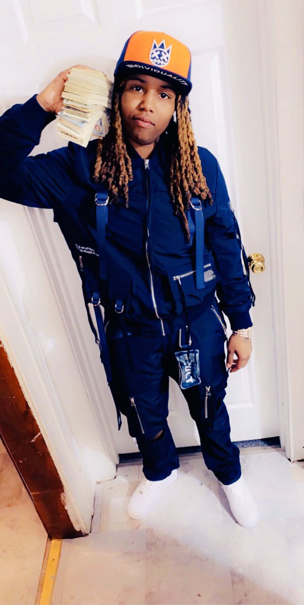 boss_yae's tweet photo. Made a living off these gas ⛽️ bags 💼🔌 https://t.co/RInXPtLjyG