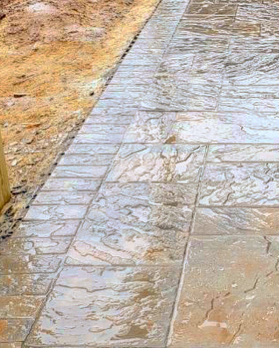EGRLandscape's tweet photo. We hope you are all enjoying the weekend! We’re sharing a few more photos of the previous project! #landscape #design #hardscape #stone #masonry #patio #outdoor #home #garden #yard https://t.co/iHX5PICtkE