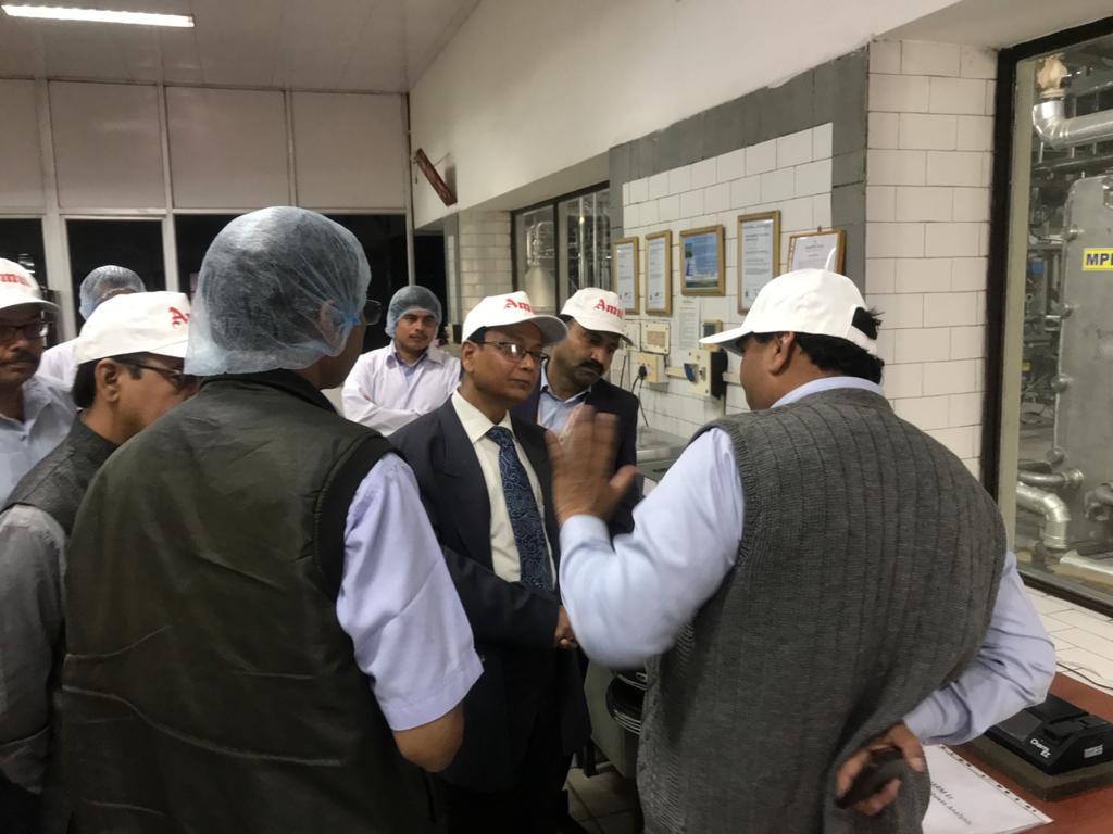 APEDADOC's tweet photo. Chairman, #APEDA Mr Paban Kumar Borthakur visited the #AMUL #Gandhinagar plant today. A meeting was held with AMUL officials and had a detailed discussion on role of #AEP to enhance #export from #Dairy sector.
#Agriculture #DairyExport #IndianDairy #Gujarat https://t.co/I7XmemwVmJ