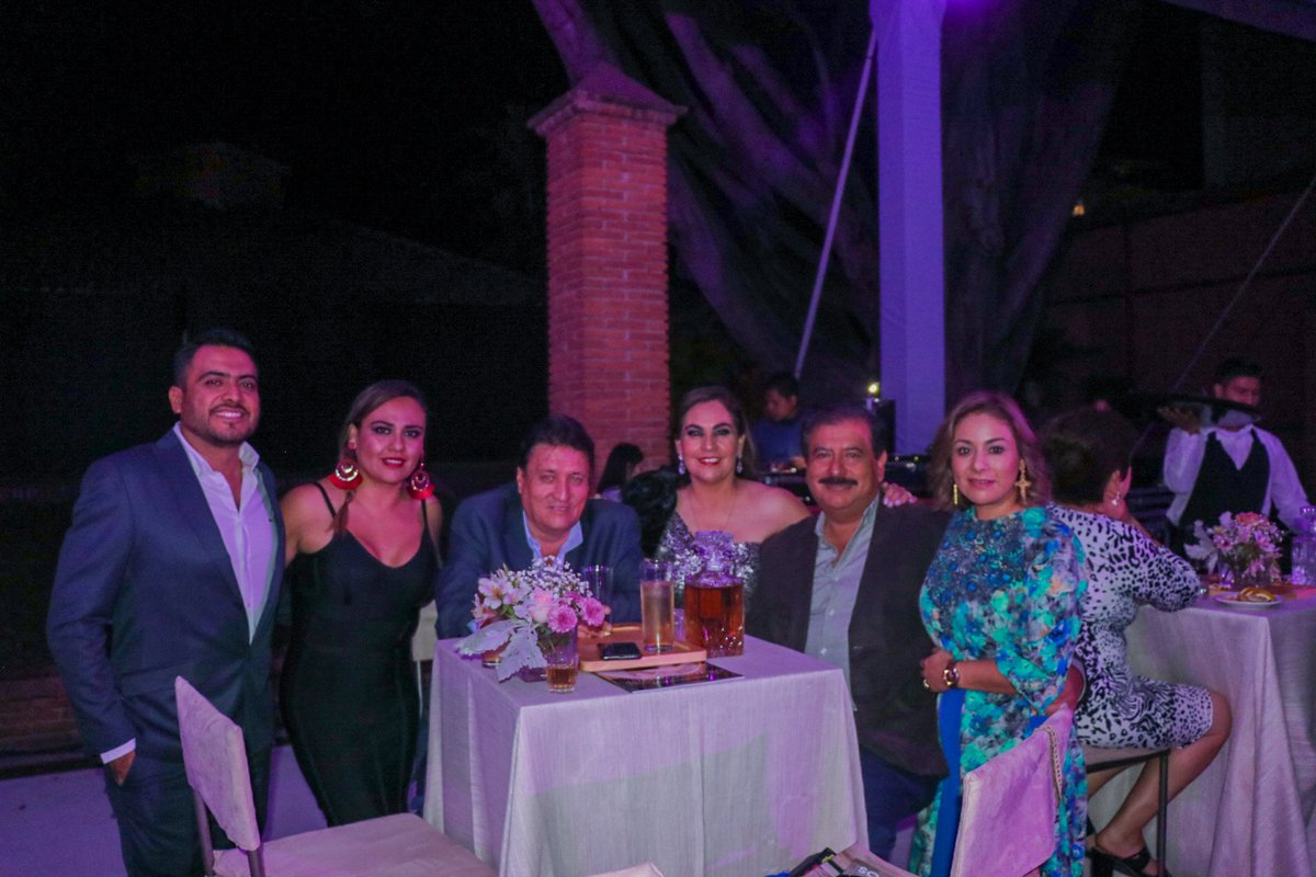 OMEC_Oaxaca's tweet photo. Felicitamos a @socialmenteOax por su 5to. Aniversario, especialmente a su Directora General Cristina Espejo. A nombre de todas las integrantes de OMEC recibe nuestro reconocimiento.
#mujeres #empresarias #contructoras #OMEC https://t.co/1MweMMnS3J