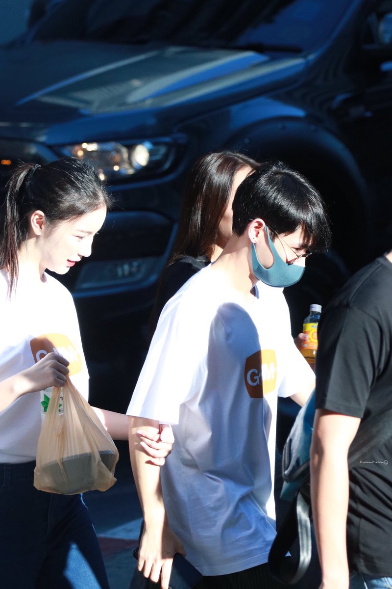 พากันไปซื้อหนมมมม😋

#gmmtvouting2020
<a href="/AtthaphanP/">ATTHAPHAN PHUNSAWAT</a> <a href="/MookWorranit/">Mook Worranit</a>