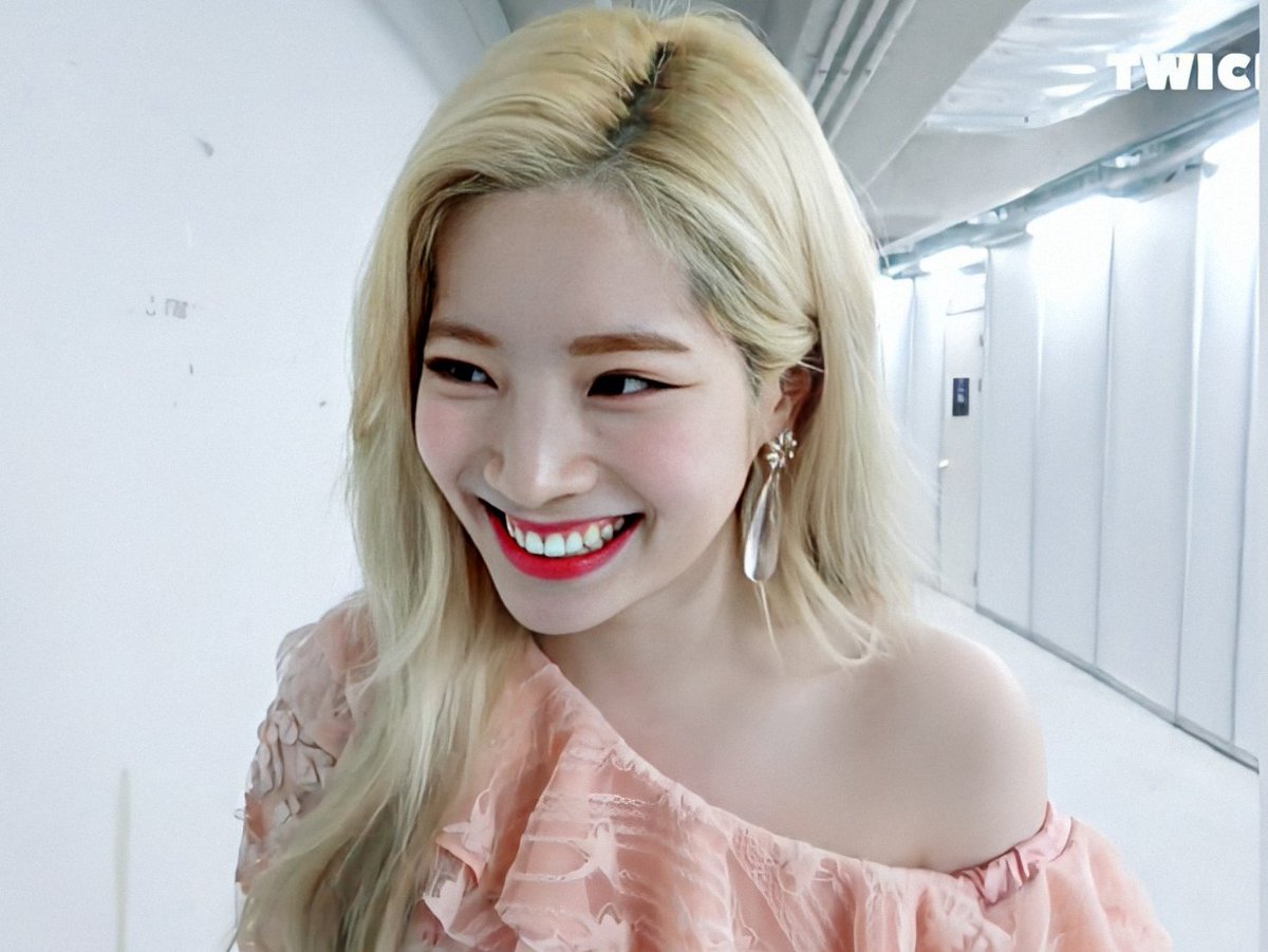 200216im so fragile but dahyun is my bubble wrap,, keeping me safe from getting broken (again) 
