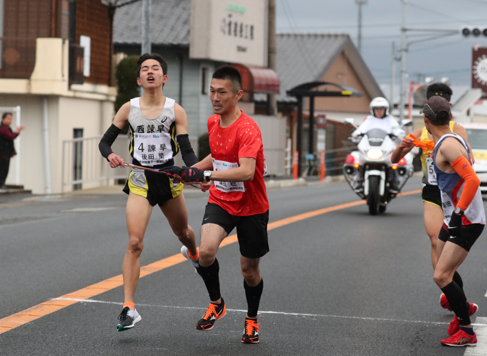 長崎新聞 長崎県下一周駅伝 速報 最終日 諫早チーム 後田から森田へたすきリレー T Co Dxqhanapl5 T Co Qbssinsu8r Twitter