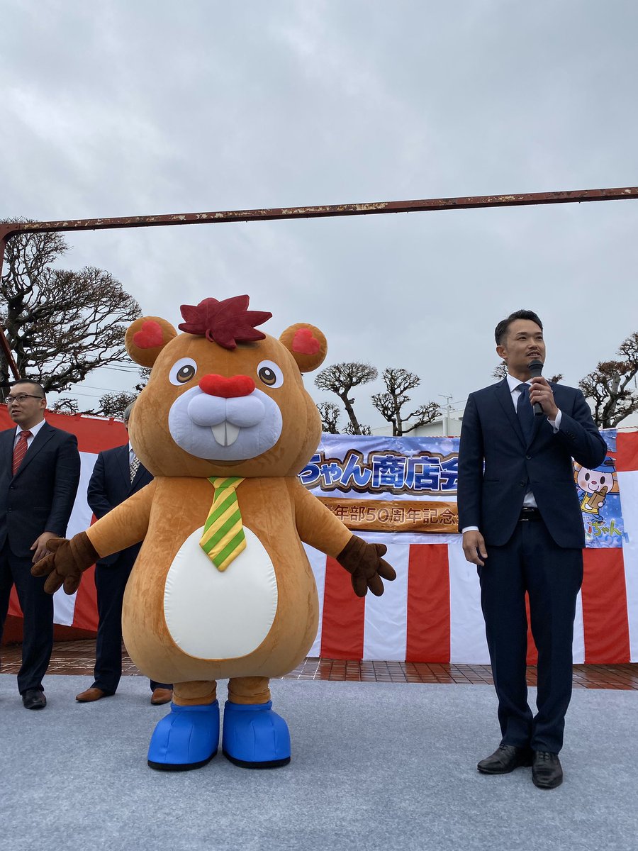 あいちゃん 愛川町観光キャラクター Pa Twitter よろしくね 今日はあいちゃん商店会まつりが開催されているんだよ ステージでは愛甲商工会青年部のマスコットキャラクターの ビバ課長 がおひろめ中だよ 愛川町 清川村 愛甲郡 ビバ課長 ゆるキャラ あいちゃん 愛川町観光キャラクター Pa Twitter よろしくね 今日はあいちゃん商店会まつりが開催されているんだよ ステージでは愛甲商工会青年部のマスコットキャラクターの ビバ課長 がおひろめ中だよ 愛川町 清川村 愛甲郡 ビバ課長 ゆるキャラ