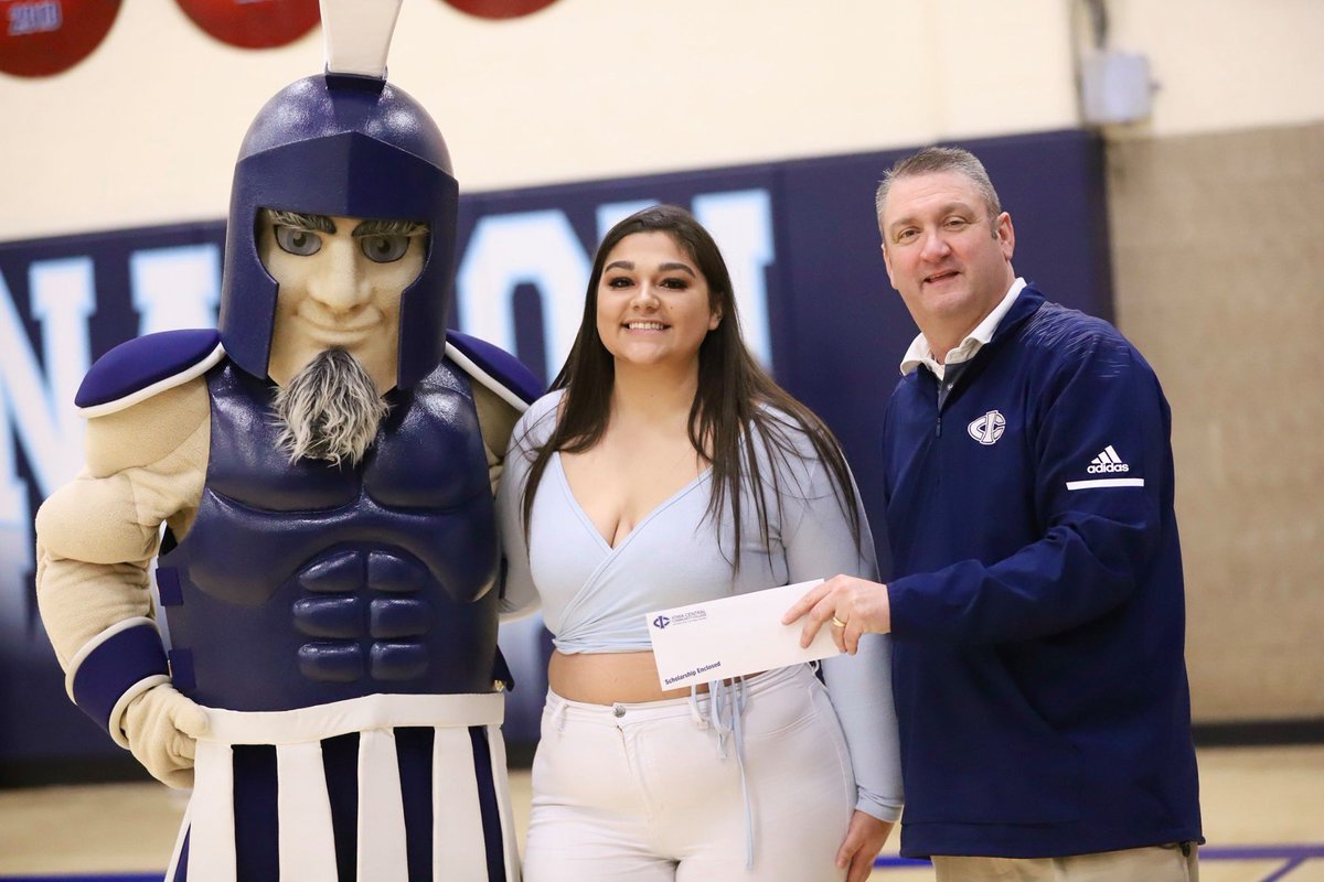 #TritonNation was feeling generous today! Congratulations to our four full tuition scholarship winners at Jam-the-Gym! Watch for more highlights on Sunday! #TheTritonWay #FutureTritons #ExperienceMore #TriTheTriton