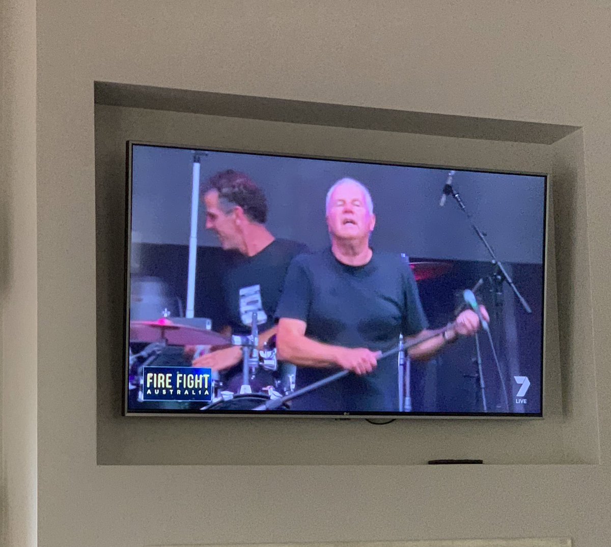 SharonHogan_'s tweet photo. Omg the sheer joy on Darryl Braithwaite’s face watching the crowd sing Horses’ chorus. Goosebump moment even from home. Thanks for live coverage #FireFightAustralia @7NewsAustralia https://t.co/YdBz8OAoz7