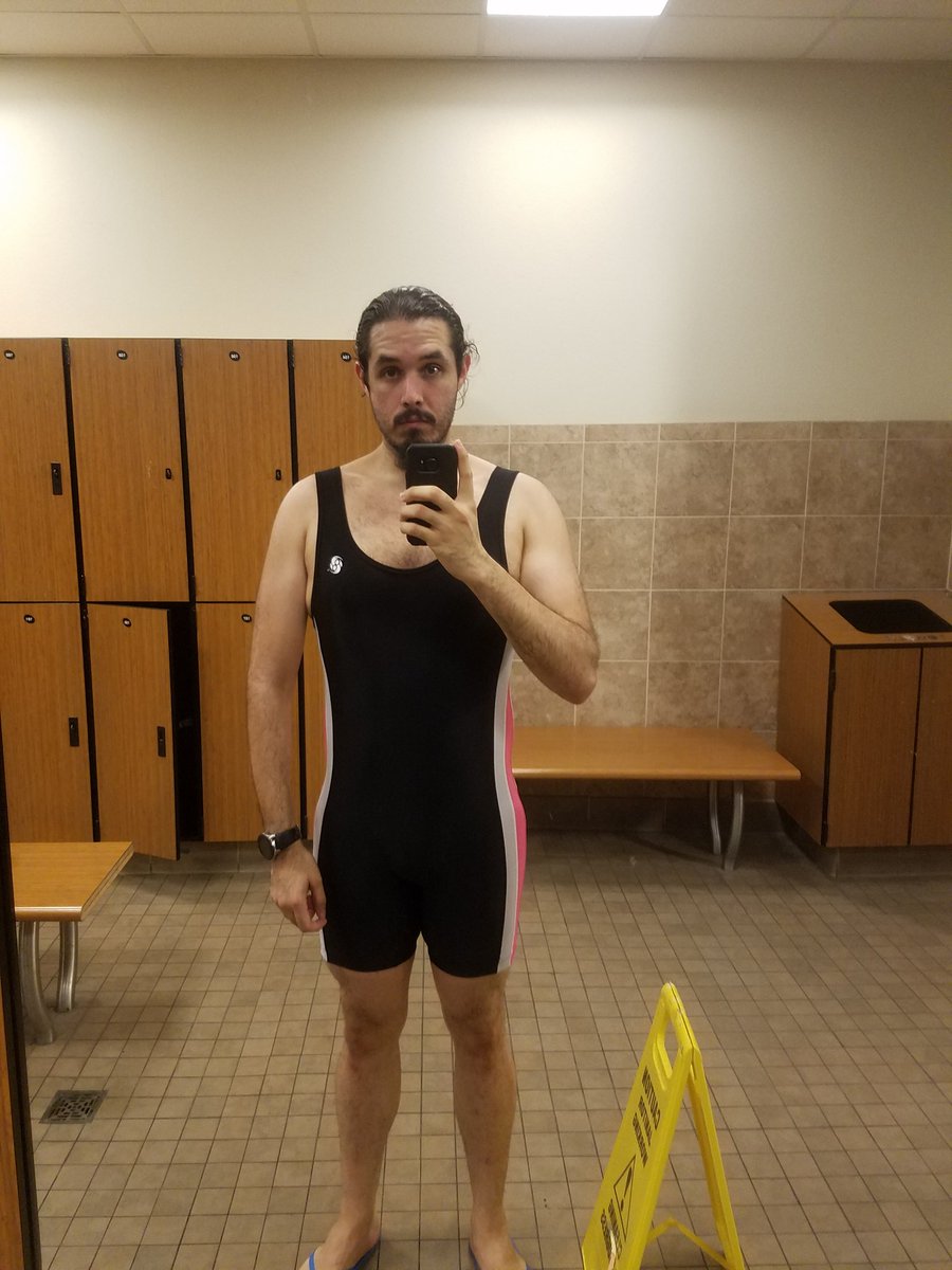 TerjaNox's tweet photo. Leg workout with friend! This is workout 1/2 today, meeting up with second friend later on to train him as well. Had to make today's workout a little short due to time constraints, but still put him through his paces!
#DnDFitness 
#Hufflebuff 
#HalfOrcInTraining 
#IAmATightsGuy https://t.co/Hl1NNZHXVO